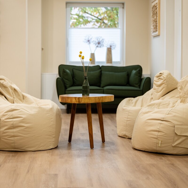 Lounge im Seminarraum Unternehmenscoaching Ostsee, Teambuilding