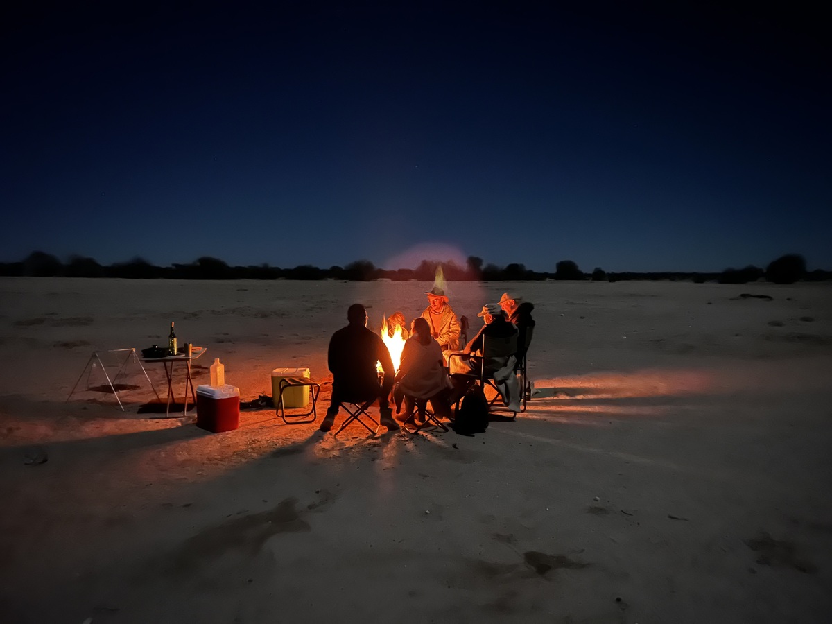 Safari of your life afrika talks at a campfire